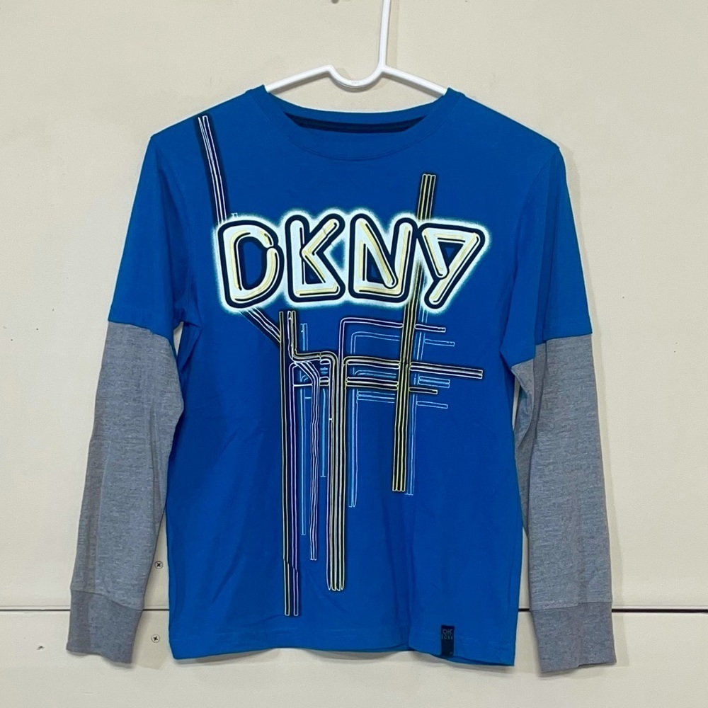 DKNY Boys long sleeve t-shirt size M